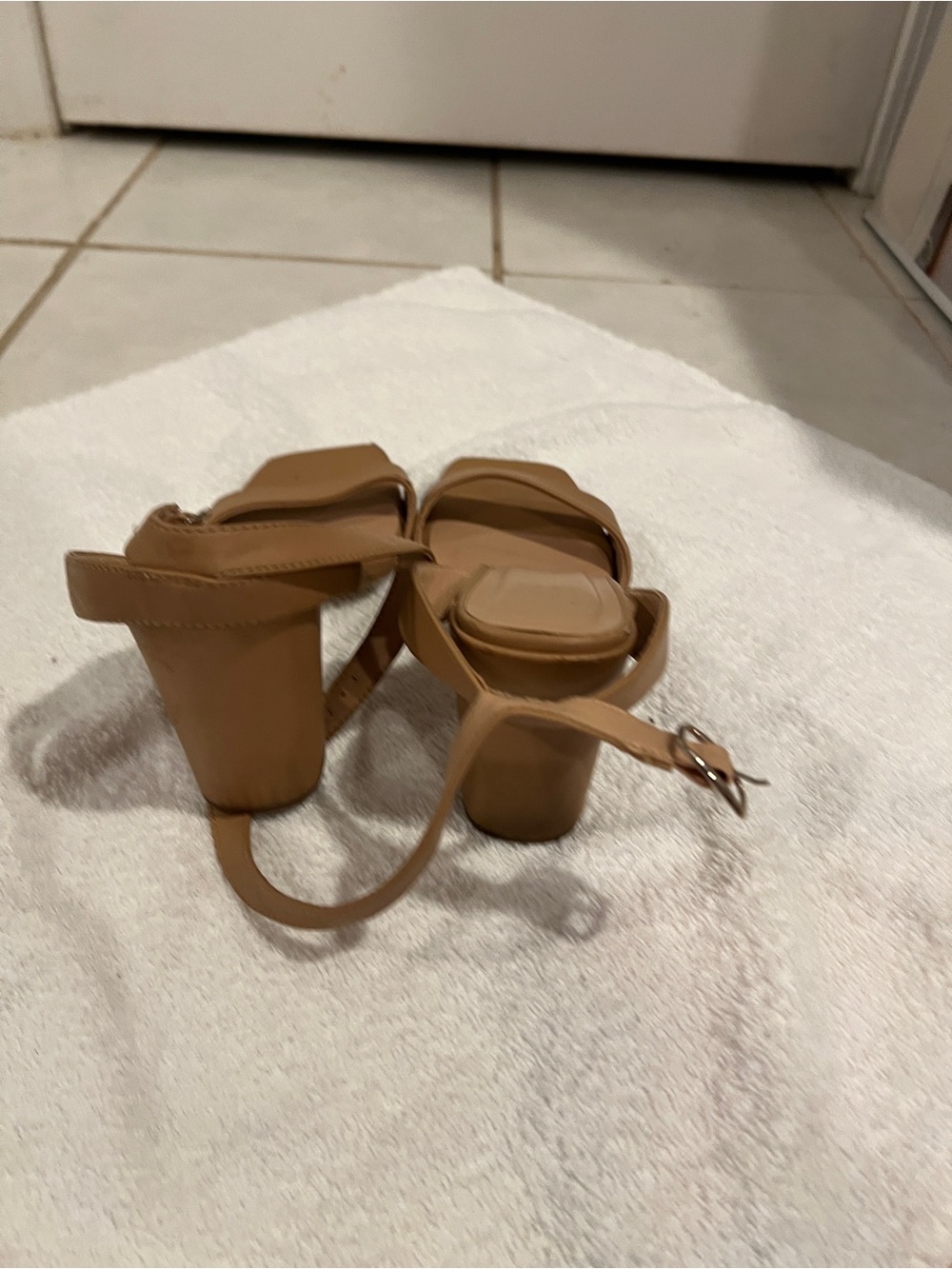 Well worn heels - Picture 7 of 11